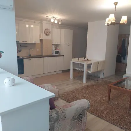 Miro House Апартаменти